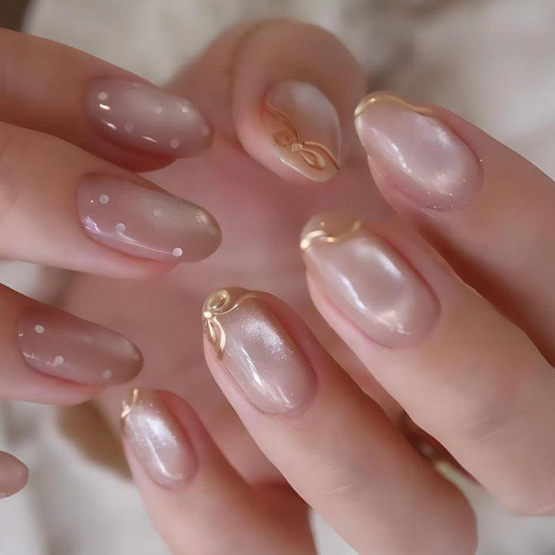 Artificial nail set with shimmering accents and elegant gold embellishments Kalsten