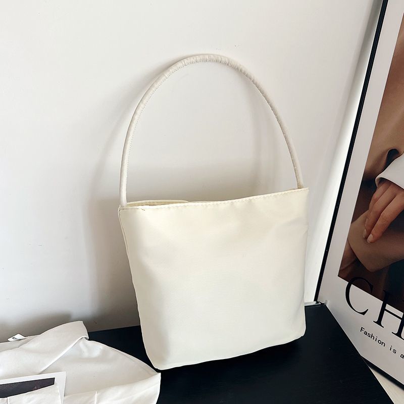 WoMinimalist Chic