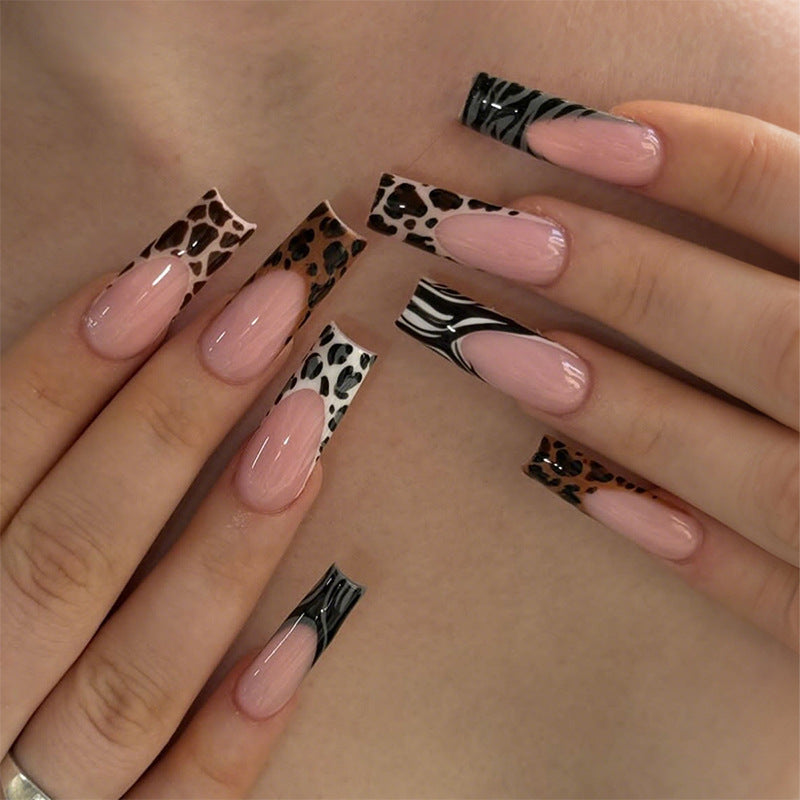 Nail art set with modern leopard pattern Kalsten