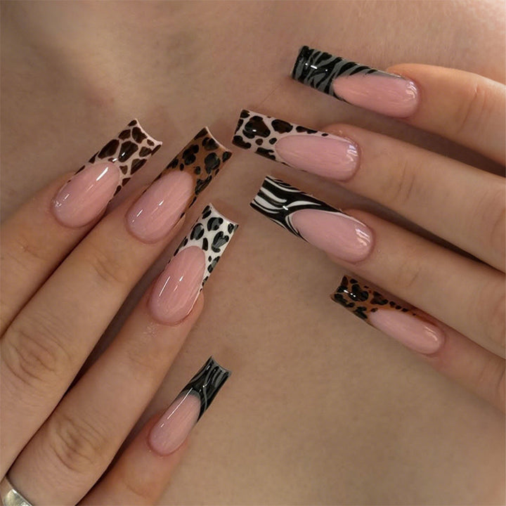 Nail art set with modern leopard pattern Kalsten