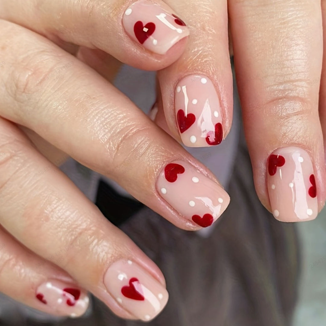 Nail art set with playful heart design Kalsten