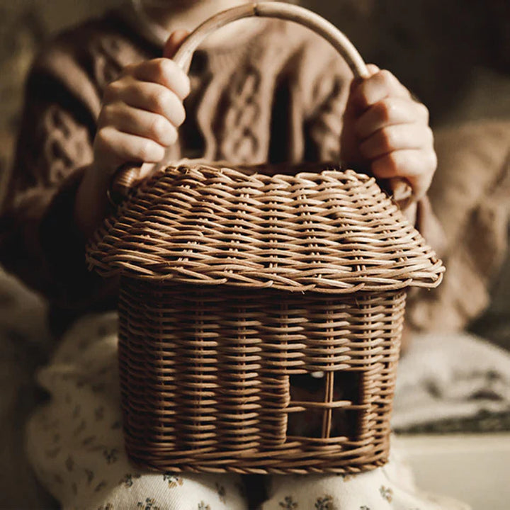 Playful storage basket in house design Kalsten