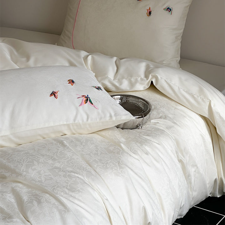 Luxurious jacquard bedding set with embroidered pillowcases