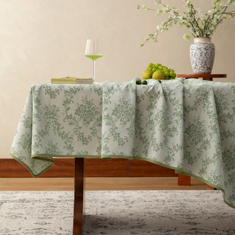 Jacquard tablecloth with floral damask pattern and reinforced hem