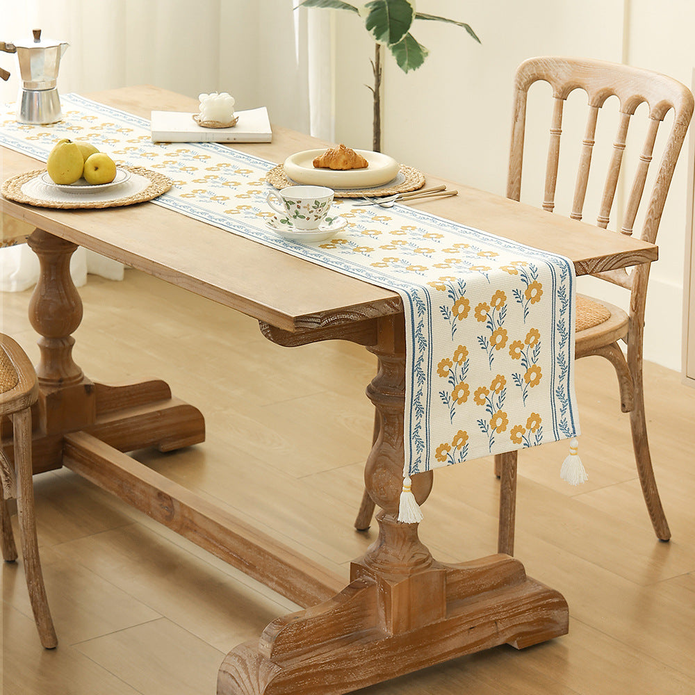 decorative table runner made of woven cotton with tassels Kalsten
