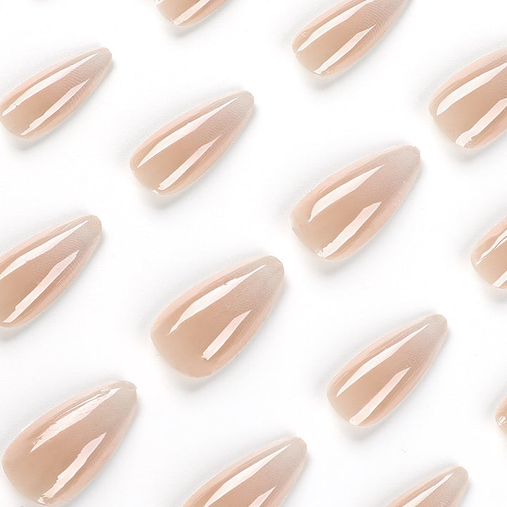 Elegant and stylish nail extensions Kalsten
