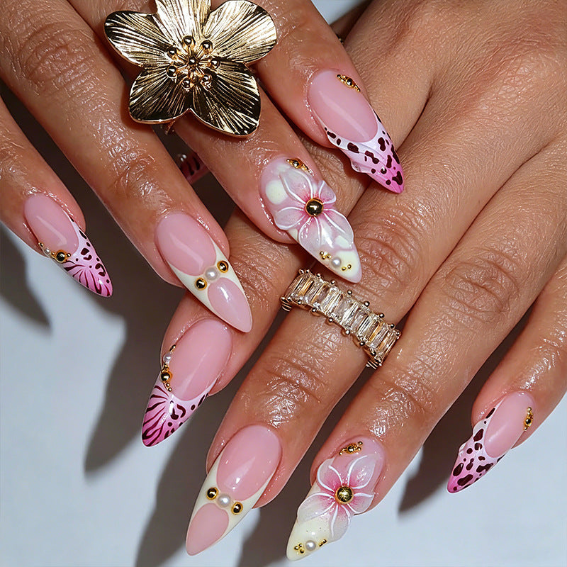 Artful artificial nails with delicate flower patterns Kalsten