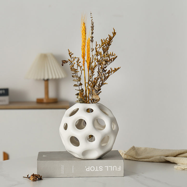 Decorative sculptural vase Kalsten