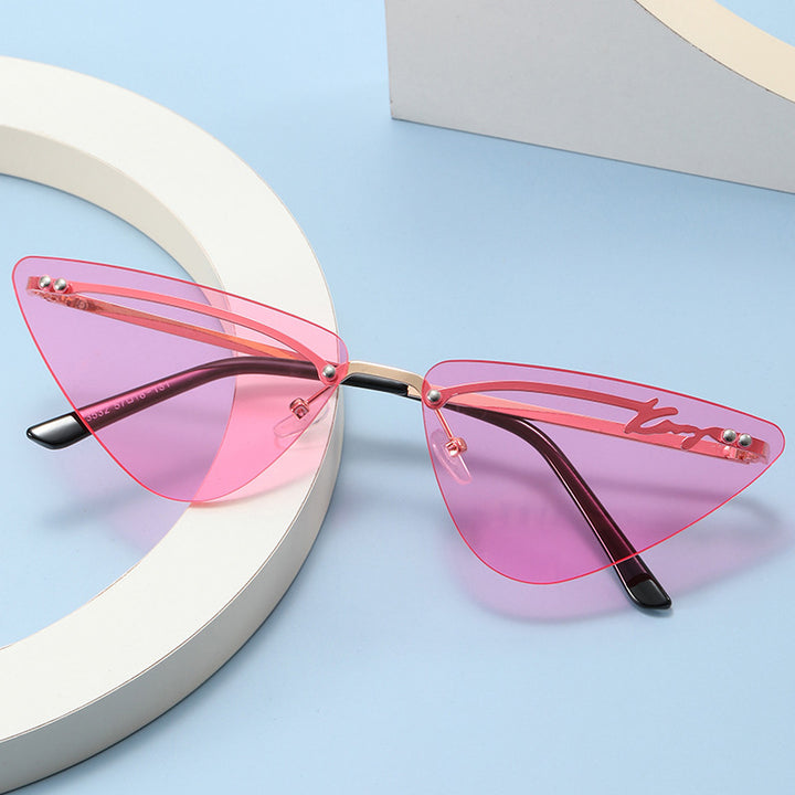 Ladies Trendy Cat-Eye Sunglasses with Feminine Frame Kalsten