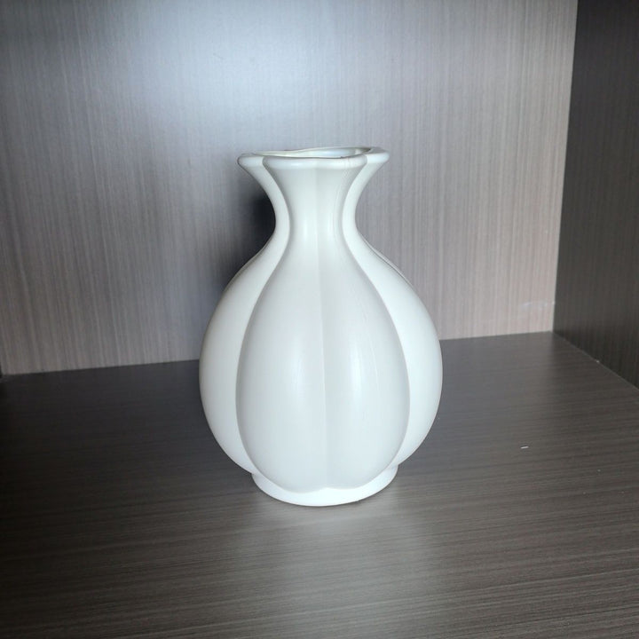 Elegant Sculpted Decorative Vase Kalsten