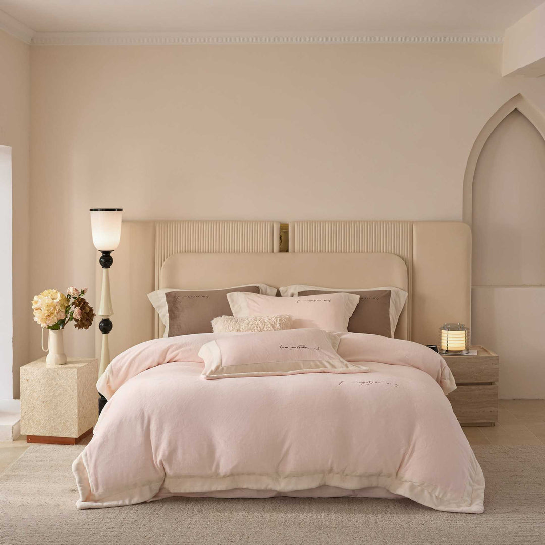 Reversible bed cover set made of premium cotton satin with hotel finish