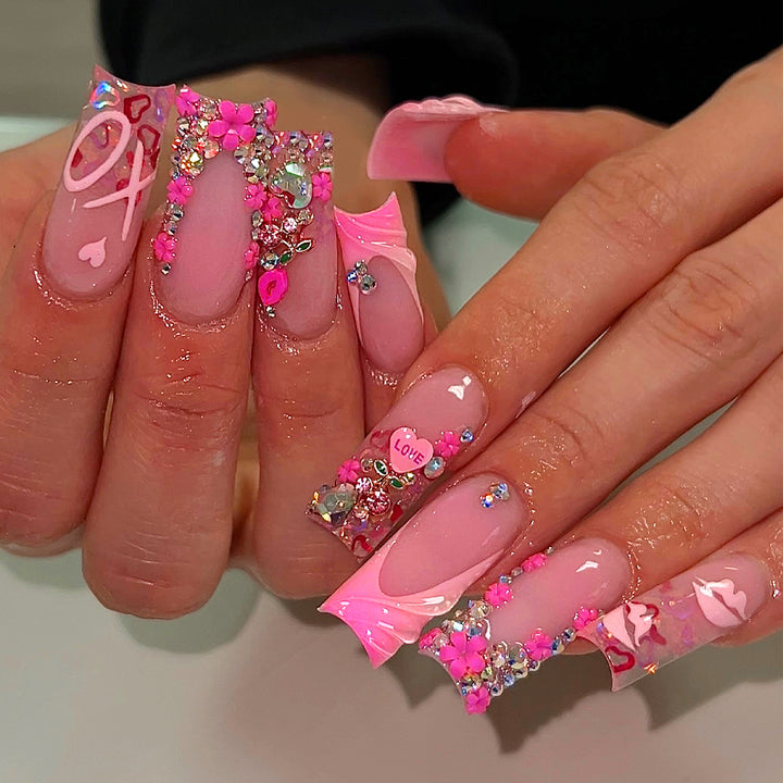Artistic 3D nail art with glitter details Kalsten