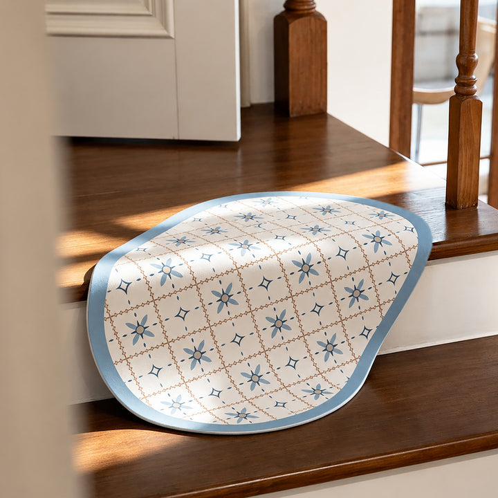 Oval wipeable placemat with embossed tulip pattern and non-slip underside Kalsten