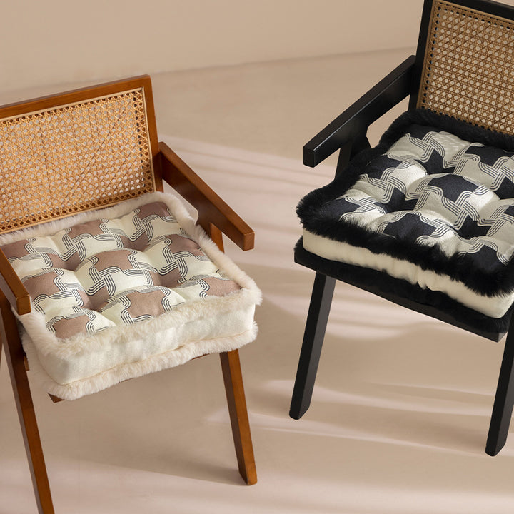 Padded seat cushion with fastening straps, quilted tufting surface and faux fur trim Kalsten