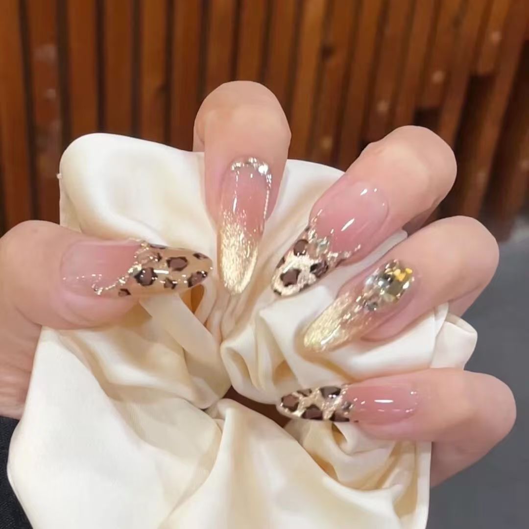 Artistic Ombre Nail Design Kalsten