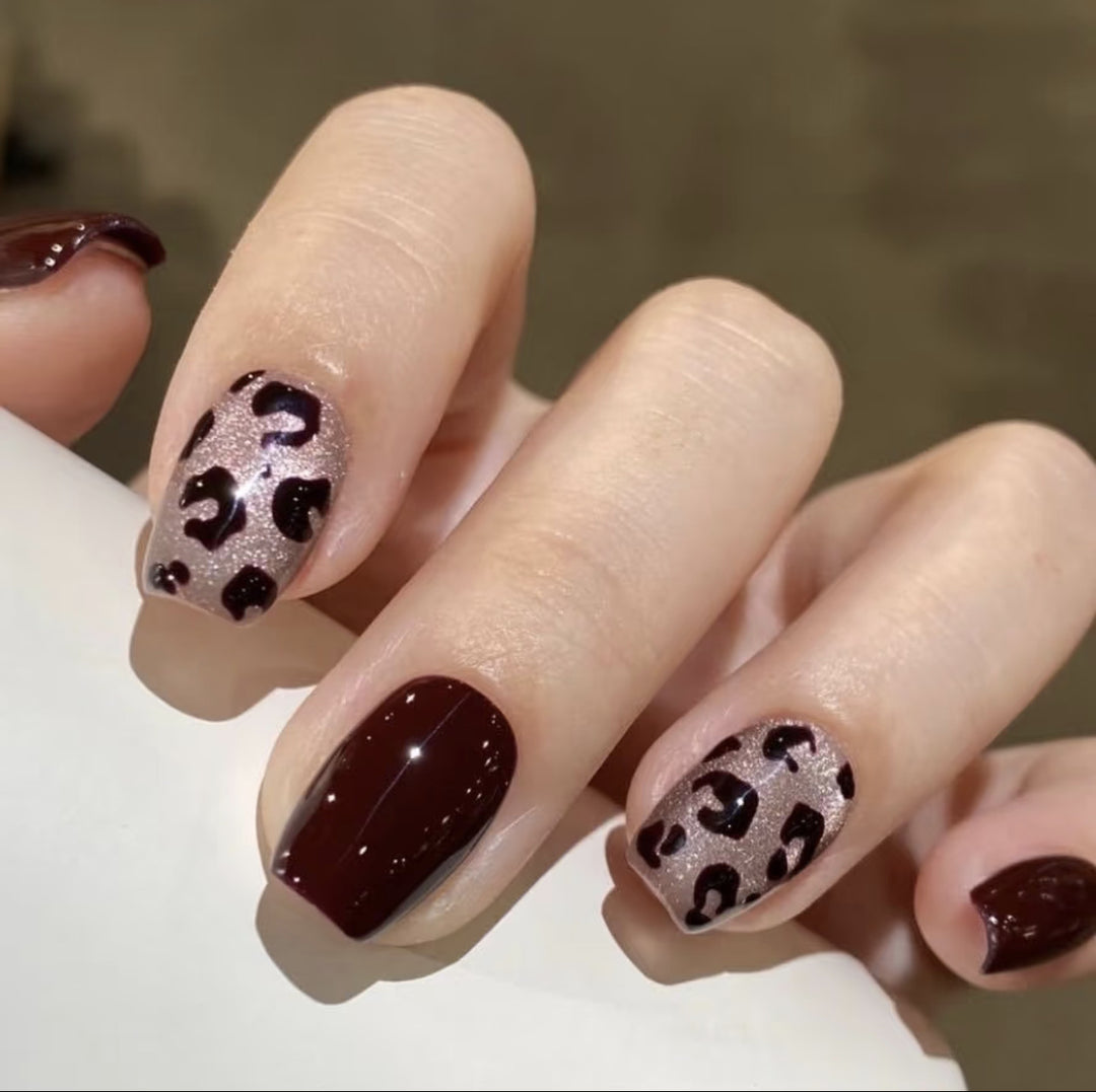 Artificial nails with elegant ombre effect and glitter coating Kalsten