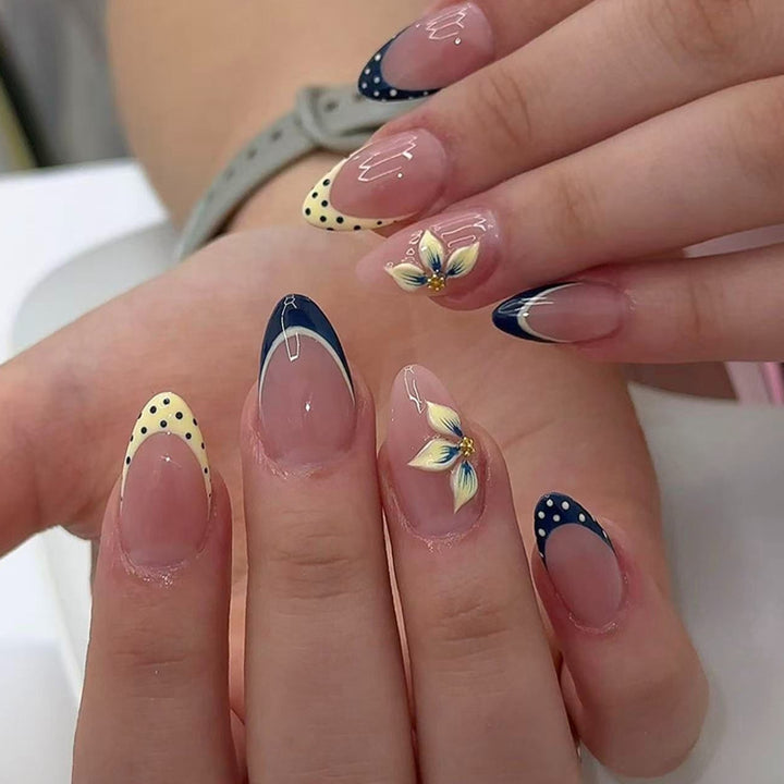 Elegant Artificial Nail Tips with Gold Accents Kalsten