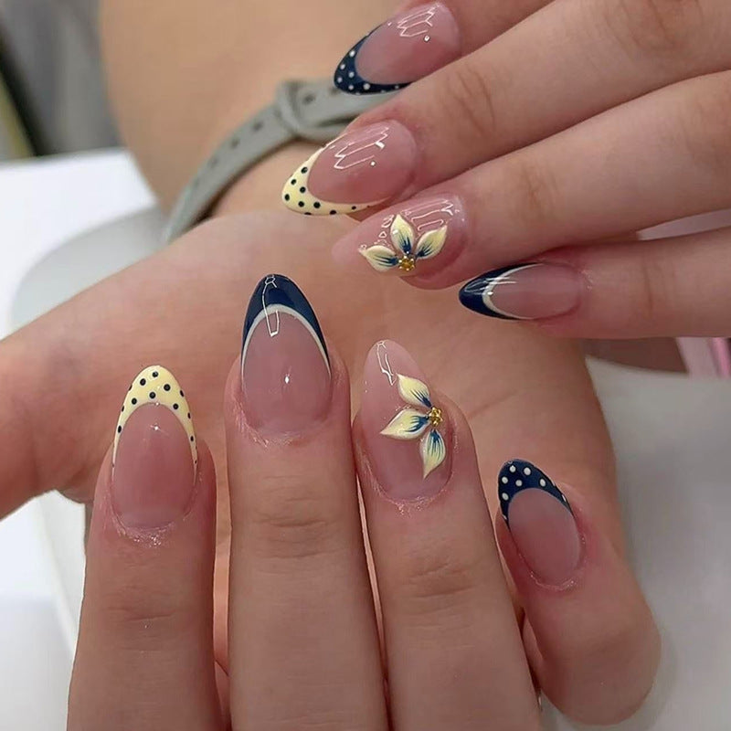 Artistic Nail Tips with Autumn Motifs Kalsten