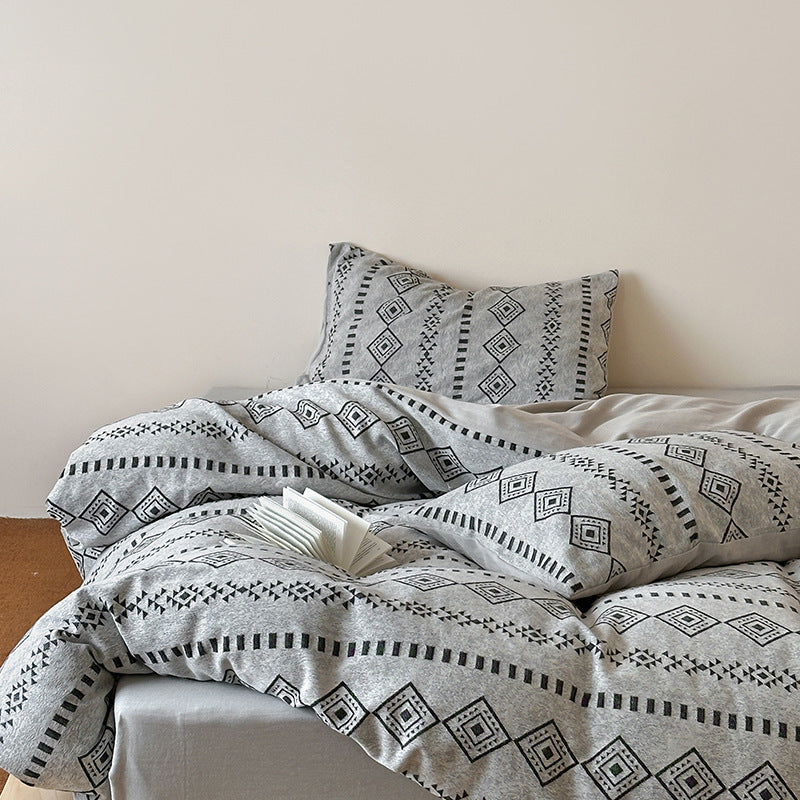 Bedding set made of soft cotton with graphic ethnic pattern