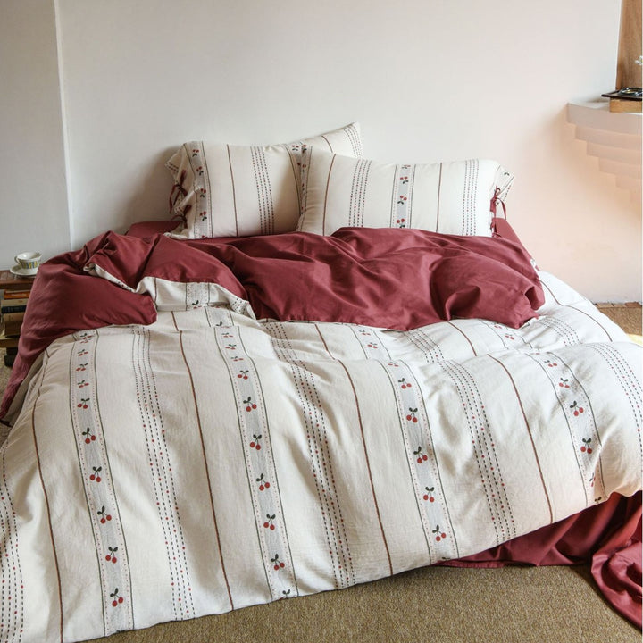 Striped reversible bedding set made of cotton-linen mix with decorative stripes and pillowcases