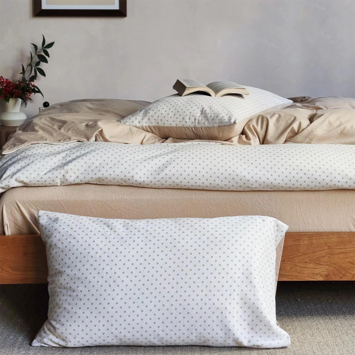 Bedding set made of cotton with fine polka dot pattern