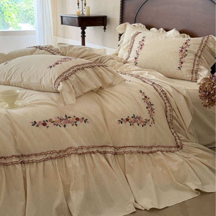 Romantic bedding set with ruffles and floral embroidery in linen look