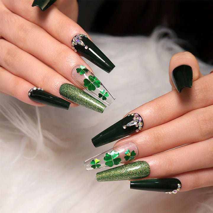 Artificial nail art with clover leaf motifs Kalsten