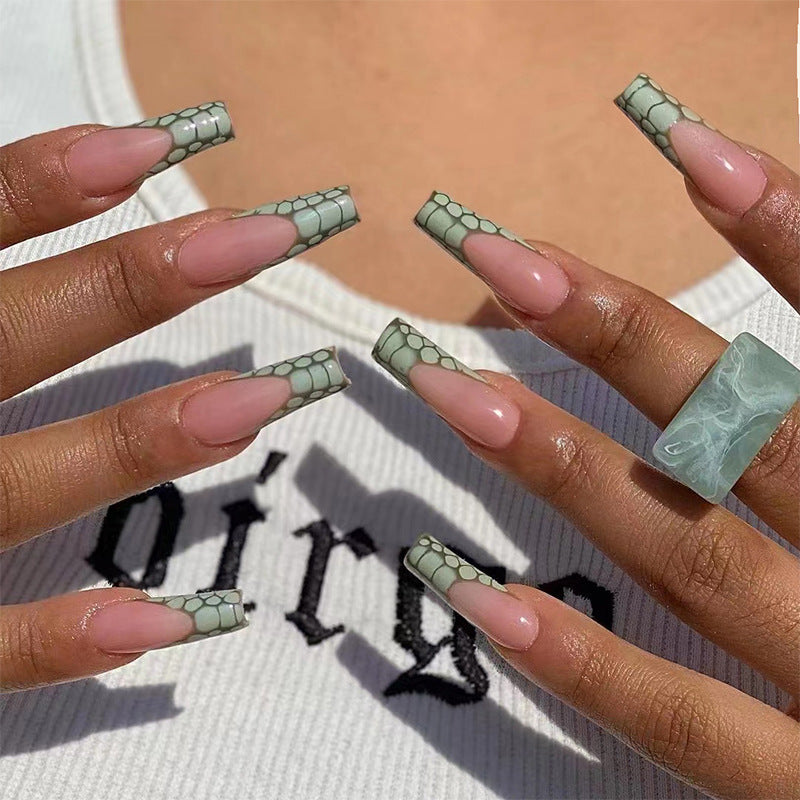 Artful gel nails with elegant snake pattern and high gloss Kalsten