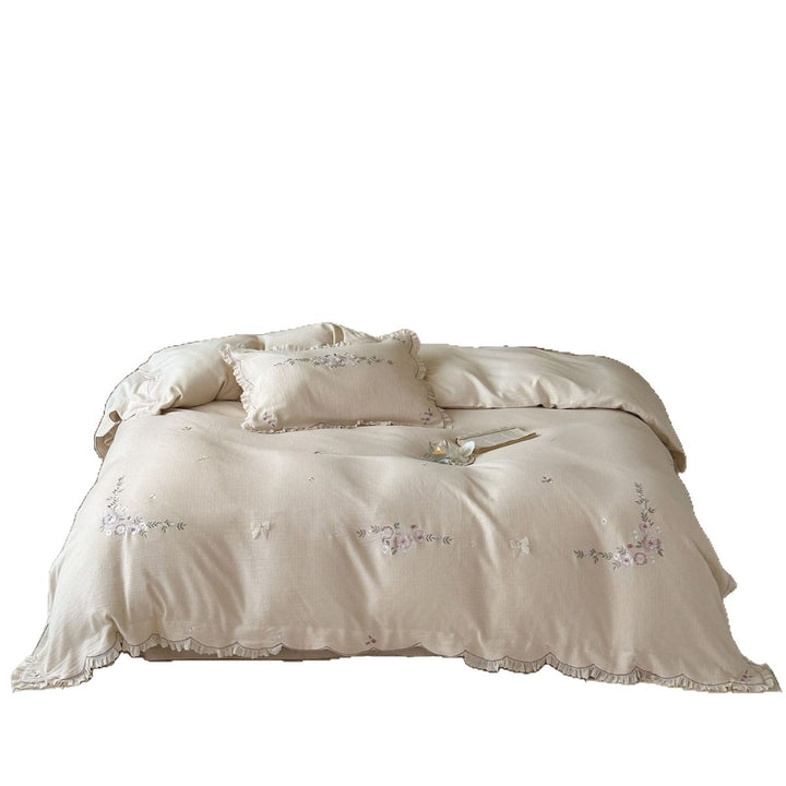 Romantic bedding set made of cotton-linen with embroidered roses and frills
