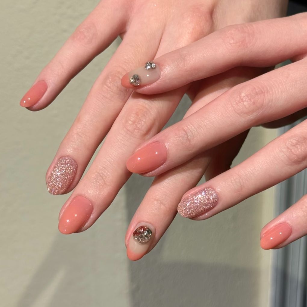 Glittery Press-On Nail Art Set