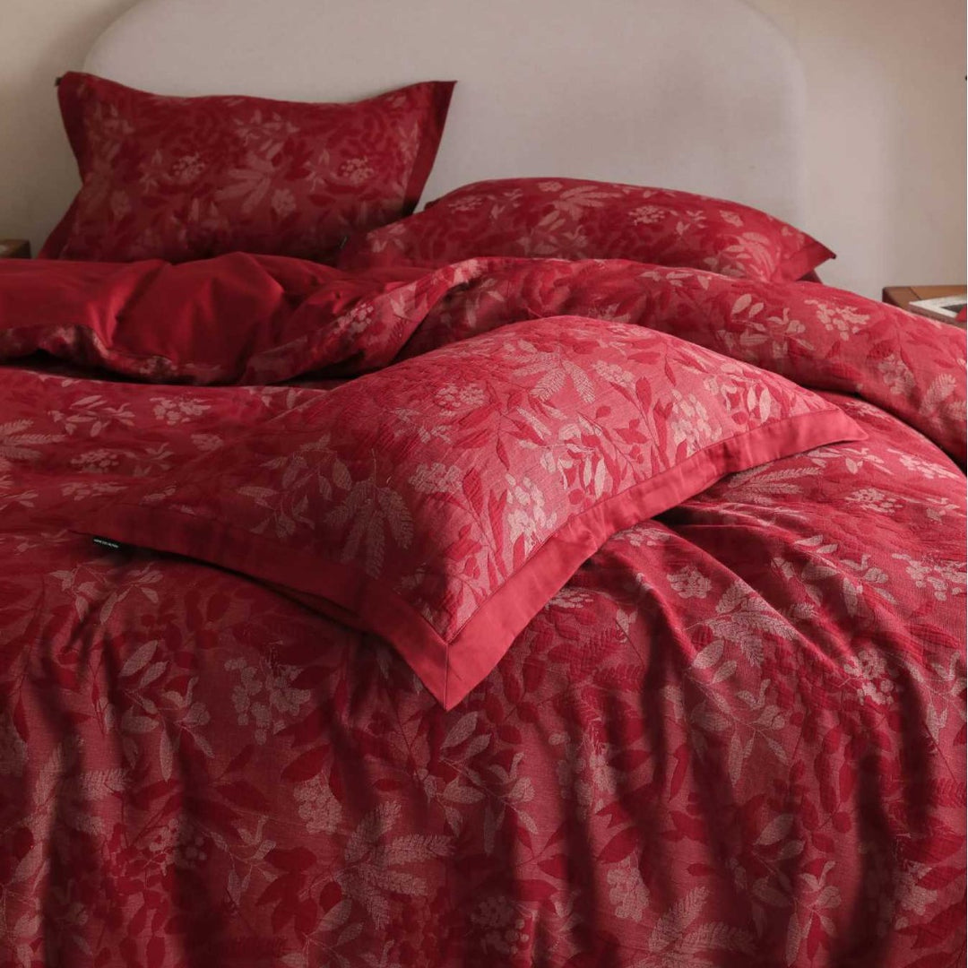Exclusive jacquard-woven bedding set with floral relief and extra-soft cotton satin