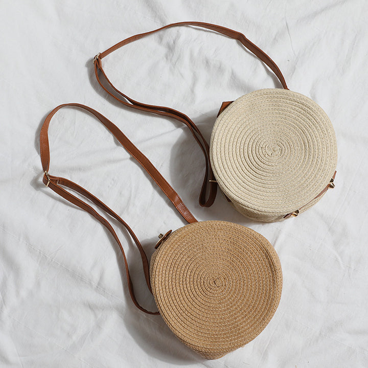 Round shoulder bag made of natural material with stylish accents Kalsten