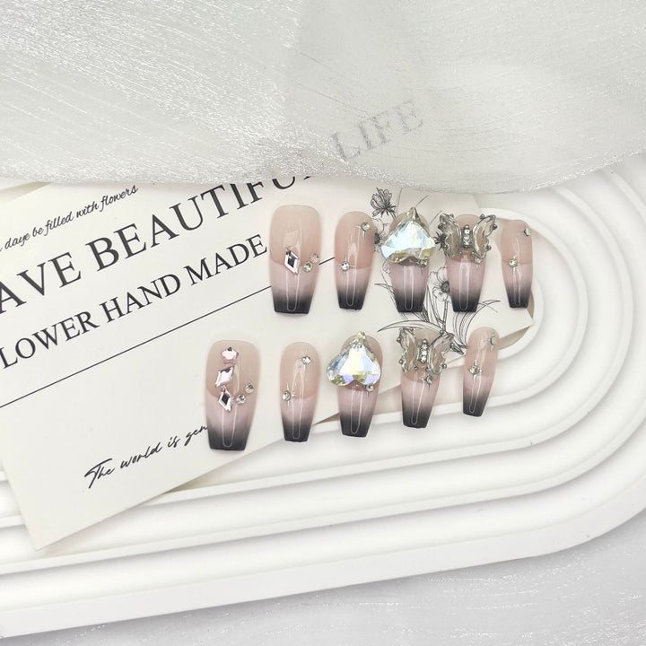 Artistic Press-On Nail Art Set with Elegant Rhinestone and Floral Accents