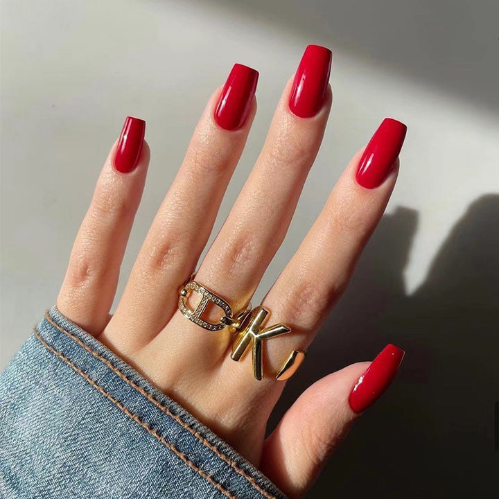Stylish artificial nails in elegant gloss finish Kalsten