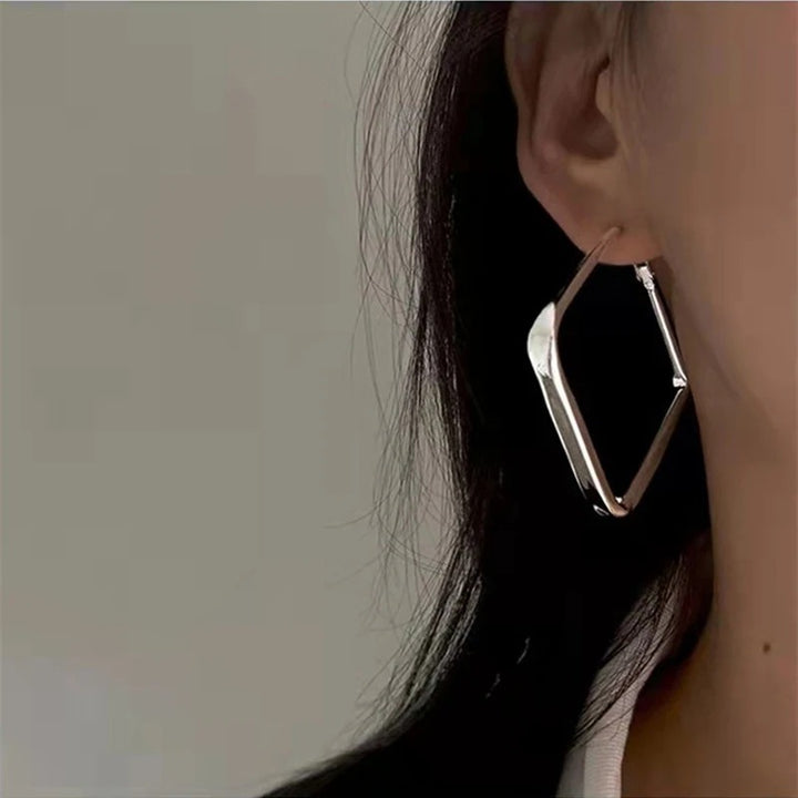 Fashionable Geometric Hoop Earrings Made of High-Quality Metal Kalsten