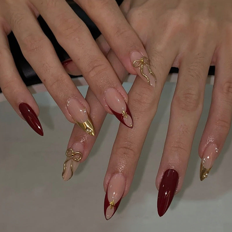 Artificial nail set with glamorous gold accents and elegant tips Kalsten
