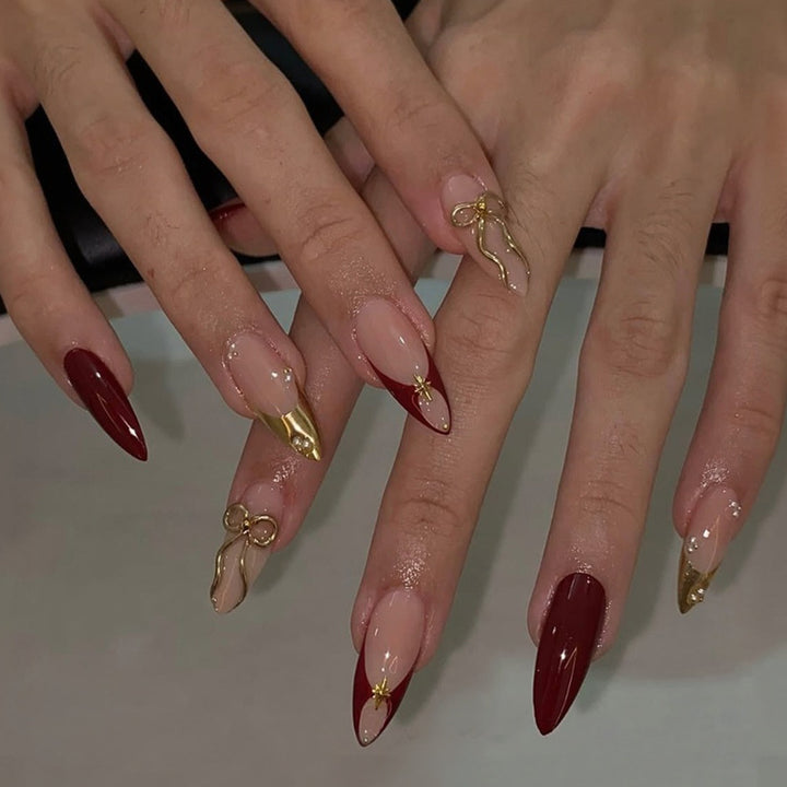 Artificial nail set with glamorous gold accents and elegant tips Kalsten