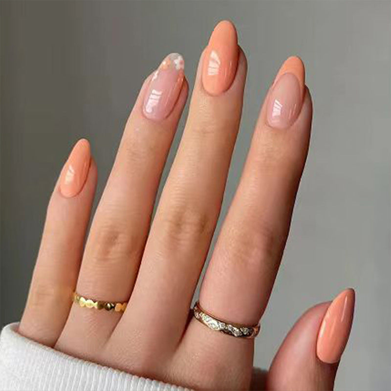Artistic nail art with elegant accents Kalsten