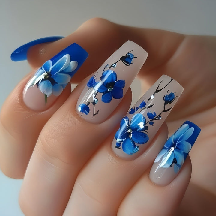 Artificial nails with floral accents Kalsten