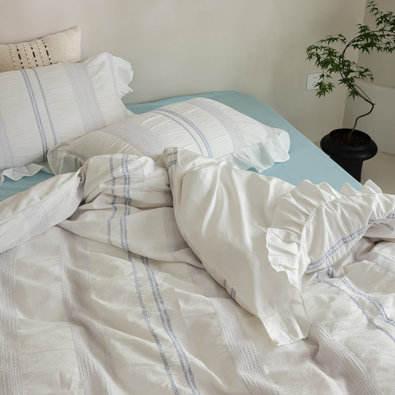 Cotton duvet cover set with structured longitudinal quilting, subtle striped look and ruffled hem