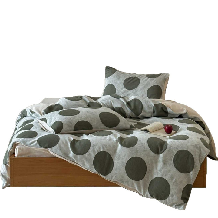Bedding set with large polka dot pattern and soft jersey touch