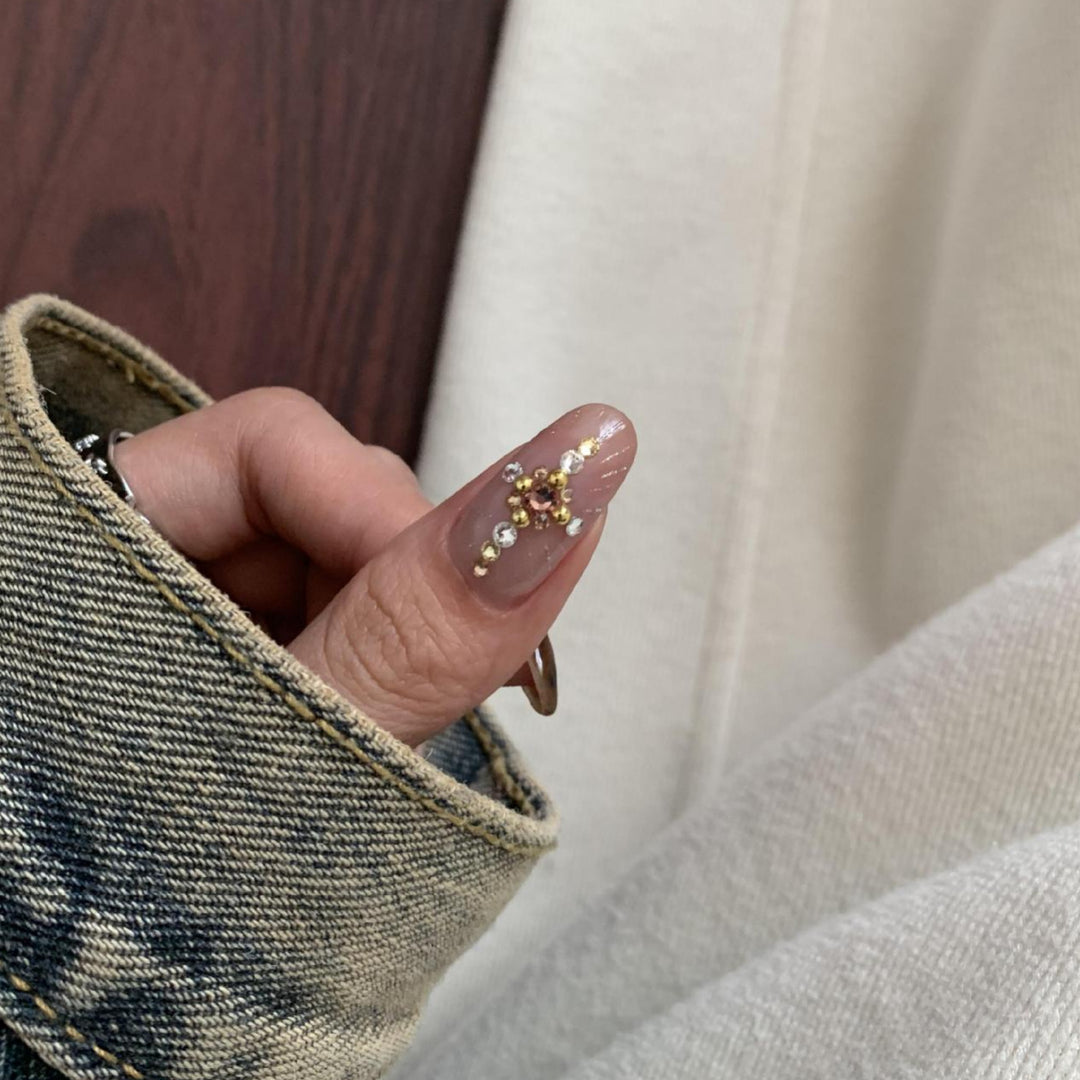Artificial nail set with elegant patterns and glitter accents Kalsten