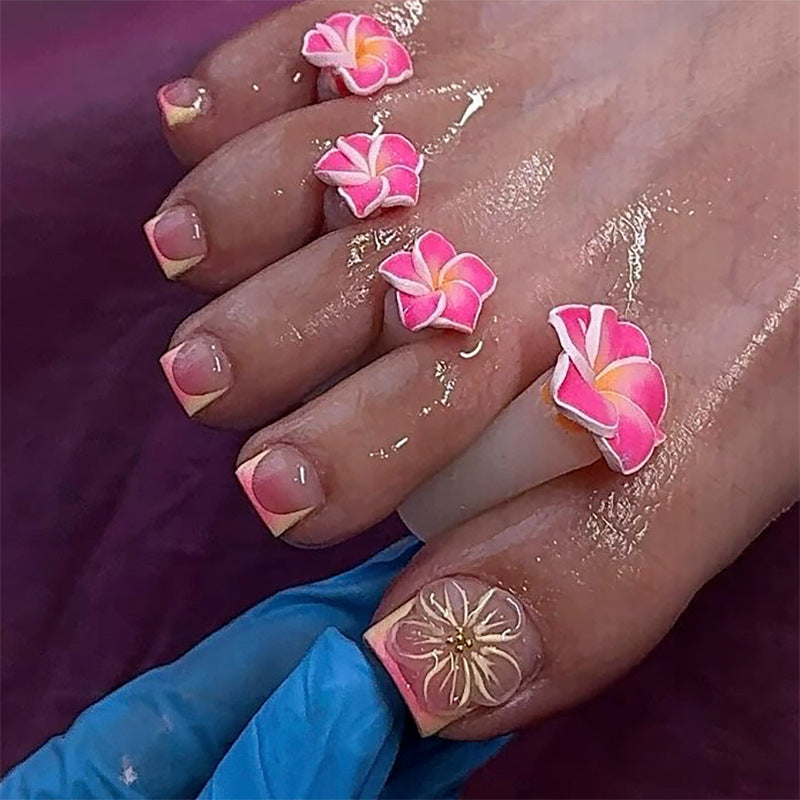 Artistic toenail decoration with flower motifs Kalsten