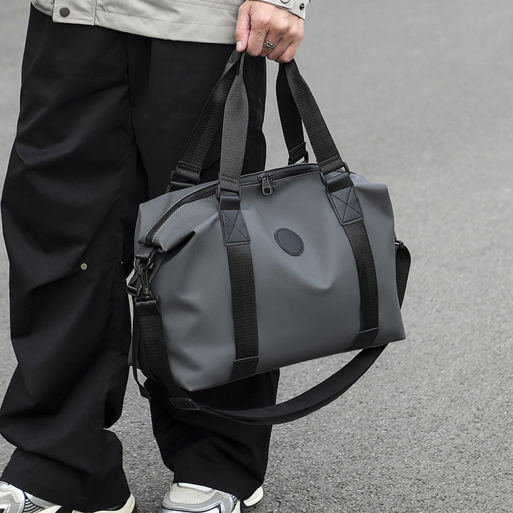 Sporty travel bag with sealed zipper and adjustable shoulder strap Kalsten