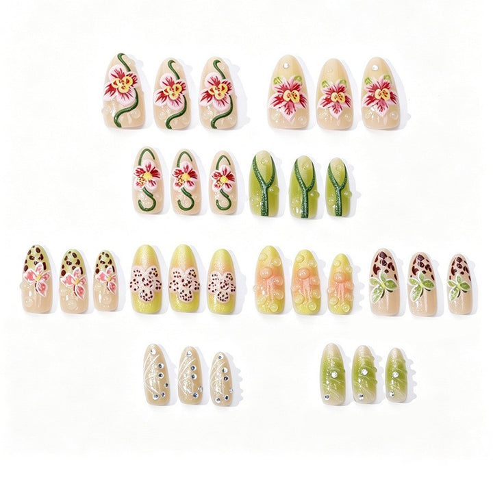 Nail art set with floral design and accents Kalsten