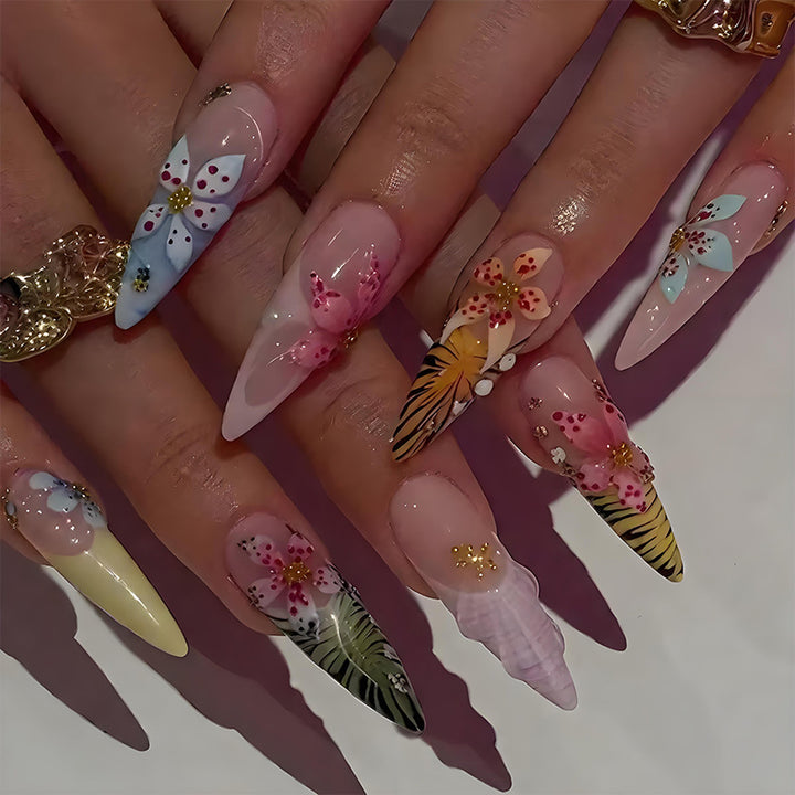 Nail art set with elegant floral designs Kalsten