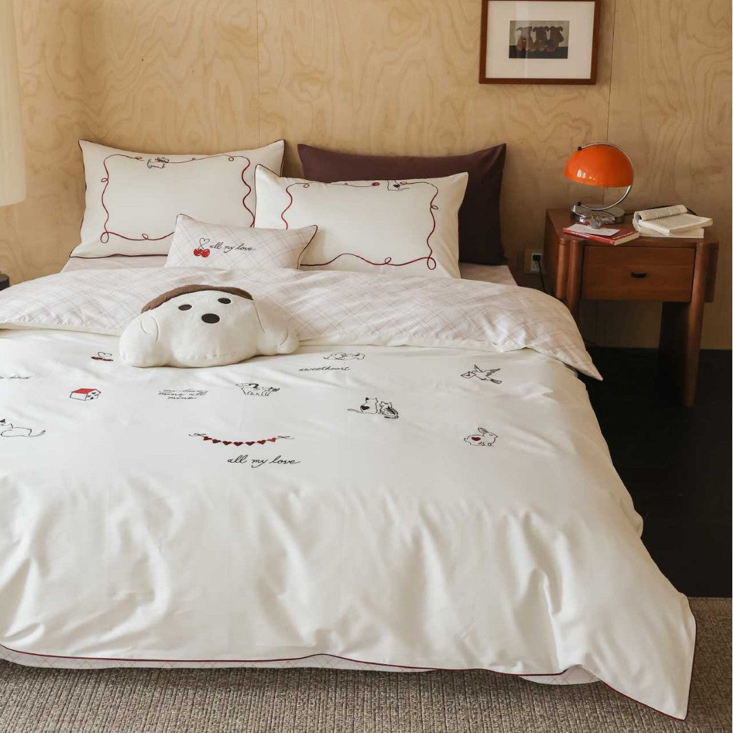 Bedding set made of cotton satin with embroidered cherry motifs