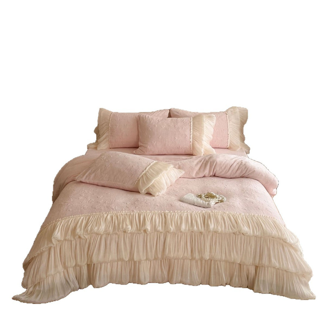 Bedding set with quilted jacquard structure and pleated ruffle