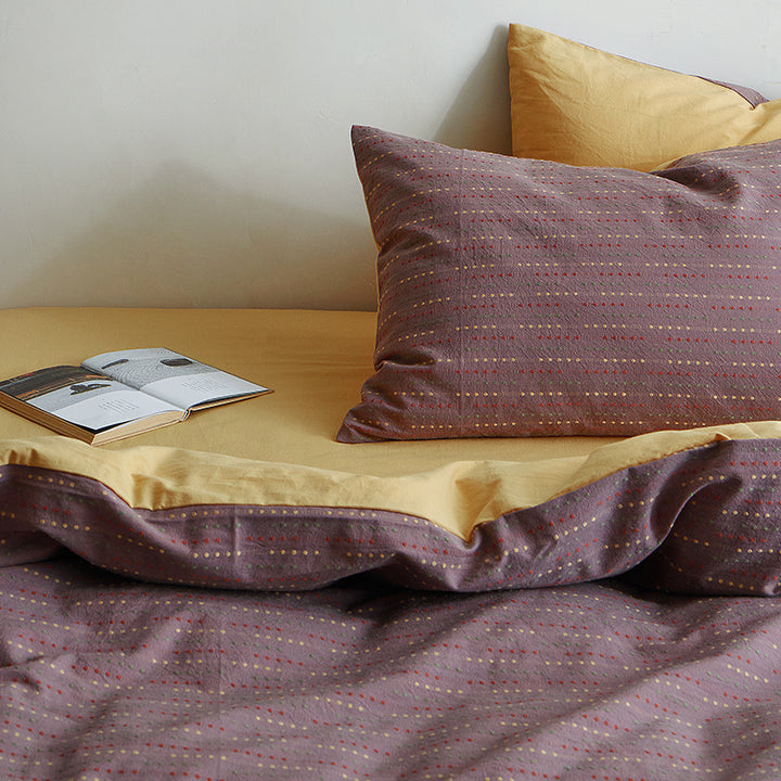 Reversible bed linen set made of breathable cotton blend with fine dot texture