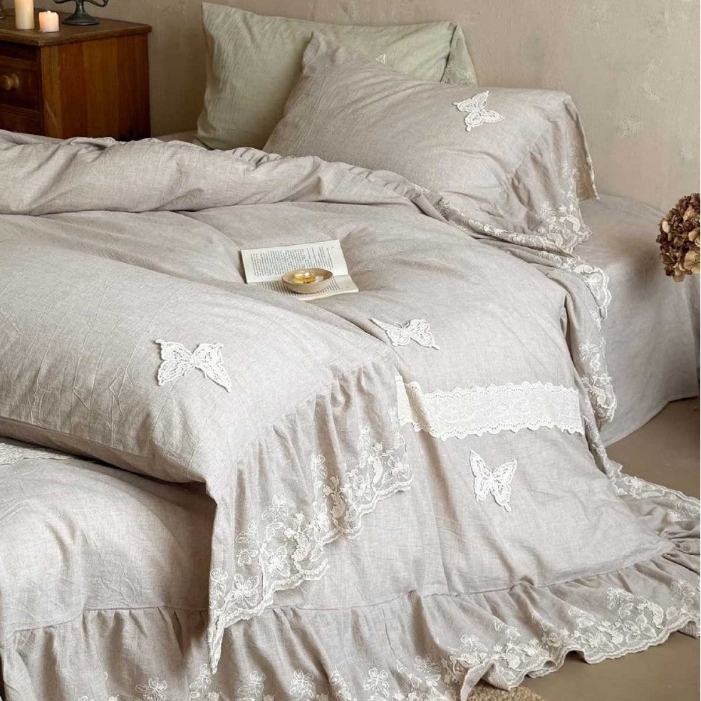 Romantic linen-look bedding set with lace trim and butterfly applique